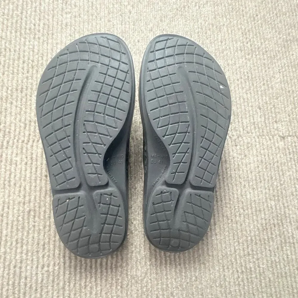 Oofos Ooriginal Flip Flops Black men’s 8 Women’s 10